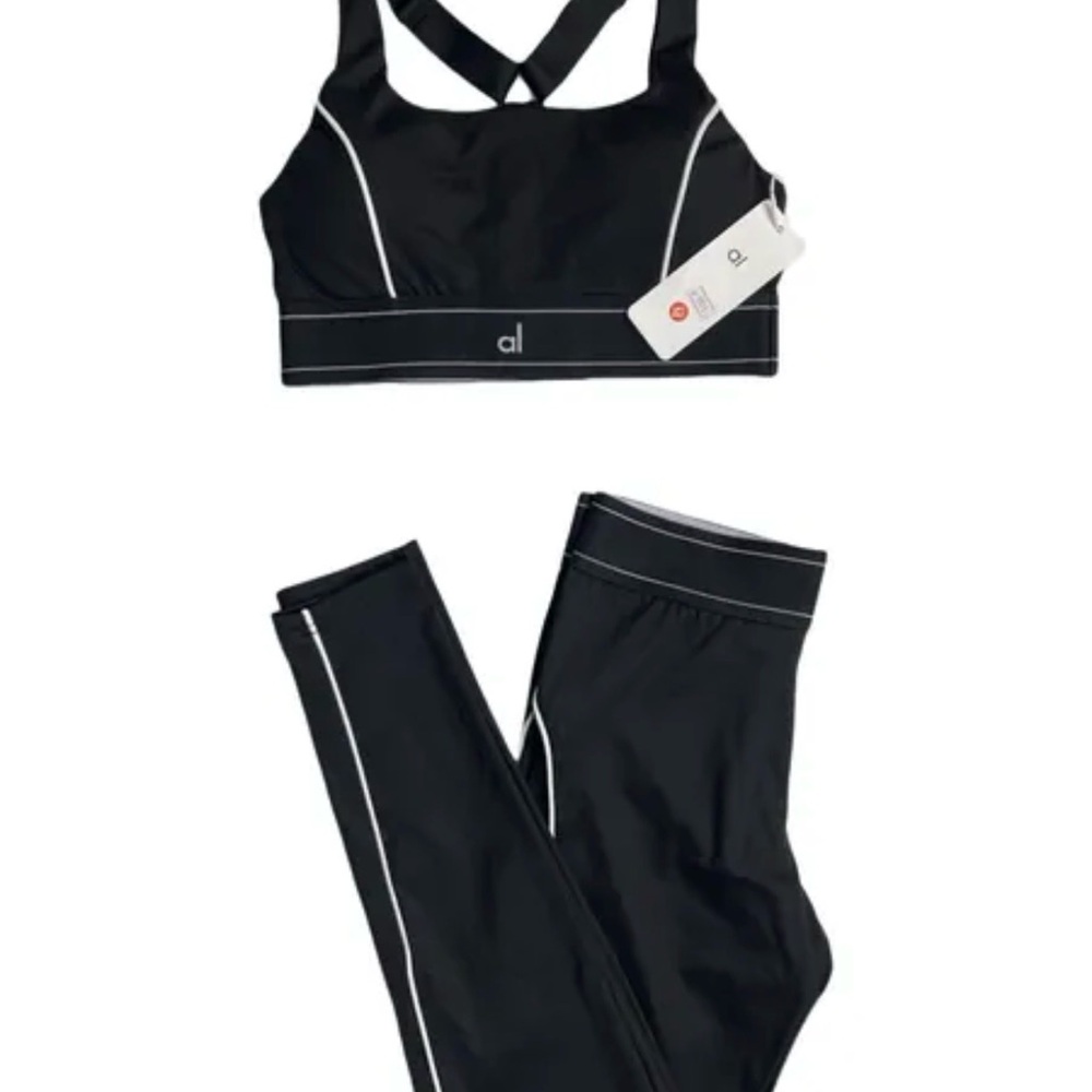 ALO Yoga Black and White Sports Bra and Leggings Set